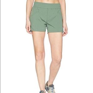 Columbia Wander More Short - Women Size Medium — Cypress Green
